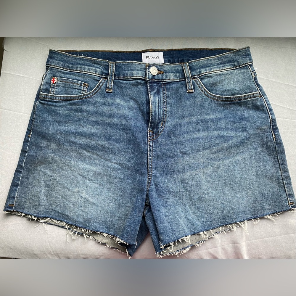 (SOLD) NWT Hudson Women’s Jean Shorts, Size 29 (Medium)
